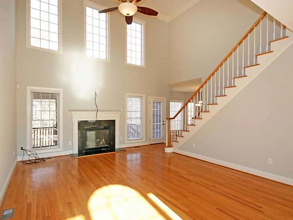 4th image of 1324 Bershire Ln