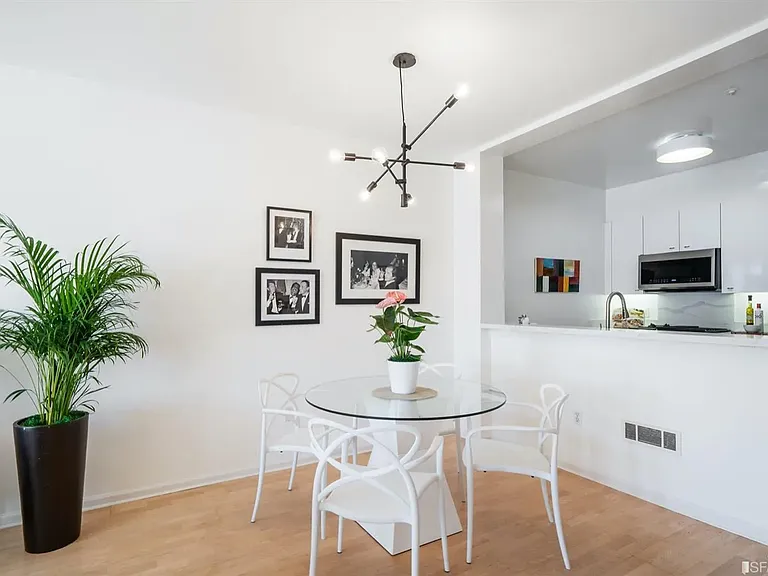 600 Chestnut St #409 — Photo 14
