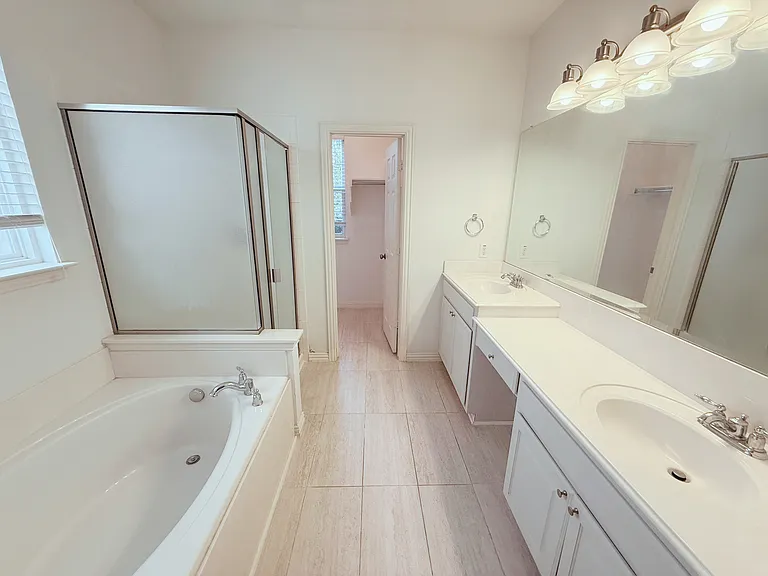 5612 Leven Ln — Photo 10