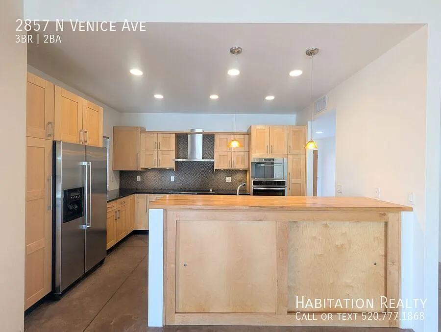Deluxe 3bed/2bath home, solar included + xeriscape backyard at the Vista Del Monte! — Photo 4