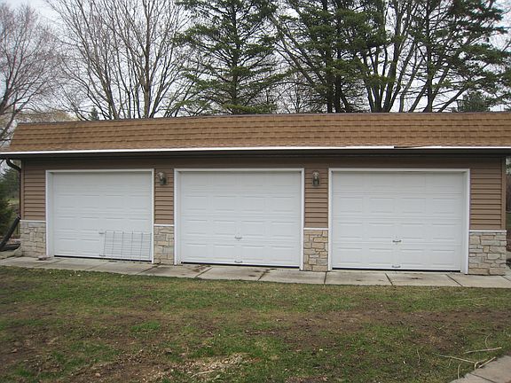 3 Car Detached Garage