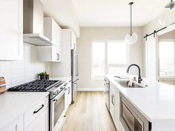 4th image of 3580 N Uinta St #16