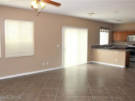 3rd image of 4026 Meadow Foxtail Dr