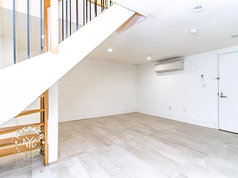87 Montrose Ave #1R — Photo 10