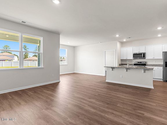 5th image of 327 Ridley Street