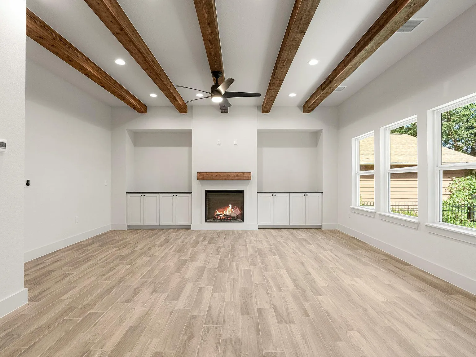 3 bed, 2.5 bath, 1956 sqft, $3,200 — Photo 4