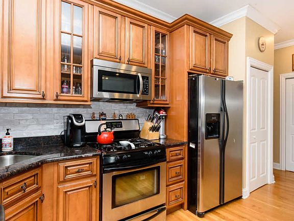 5th image of 6545 N Sacramento Ave APT 4N