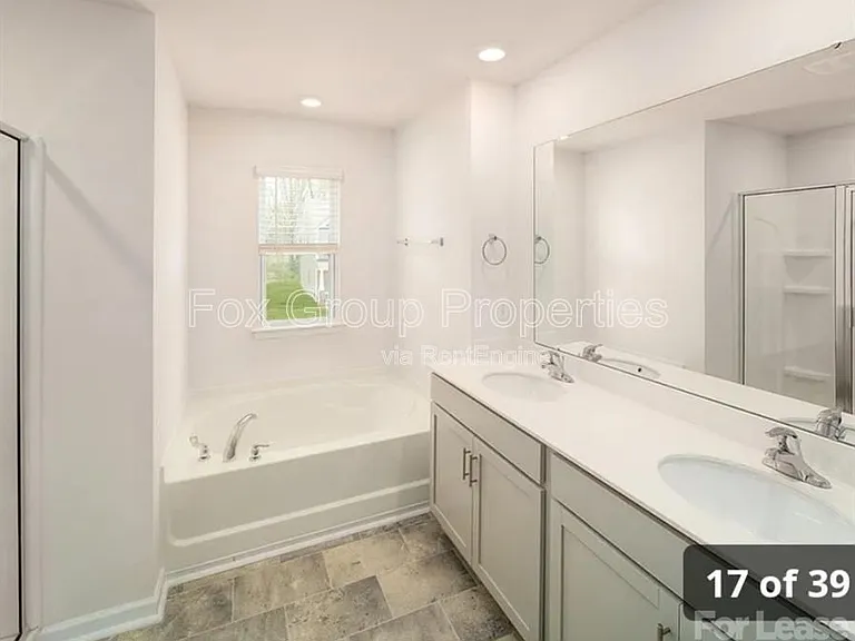 132 Scotsway Ct — Photo 14