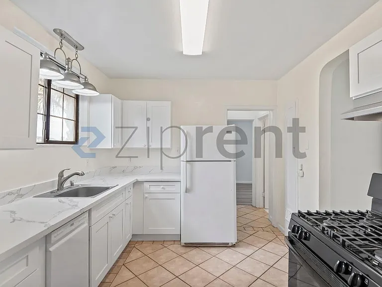 728 E 24th St #728 — Photo 14