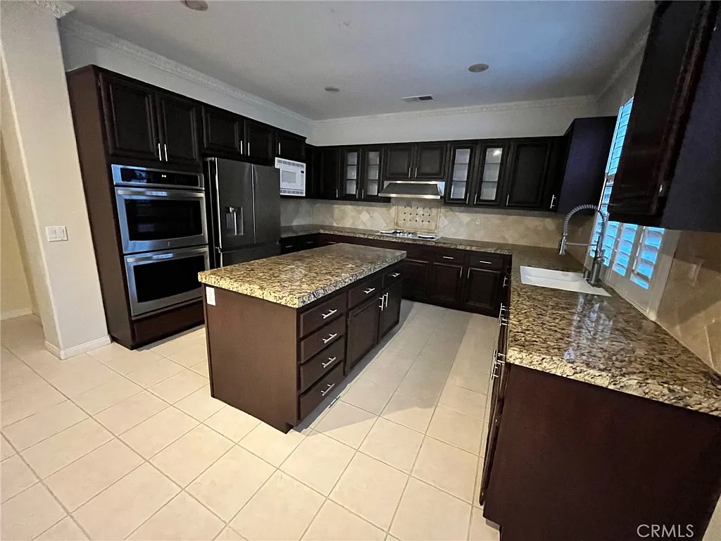 4 bed, 3293 sqft, $3,700 — Photo 2