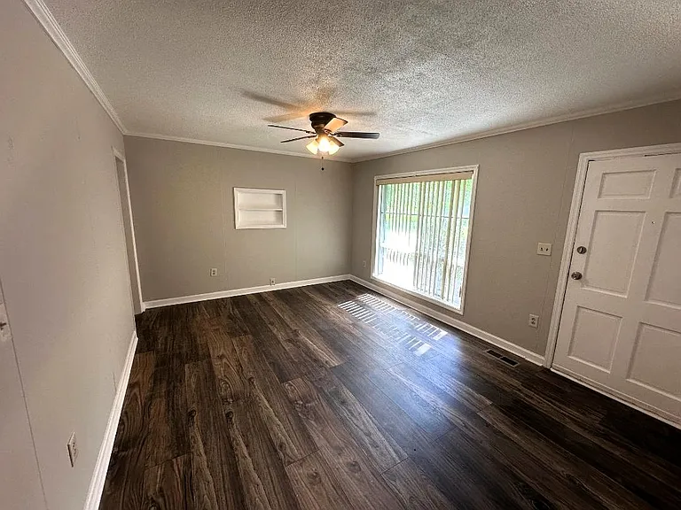 396 Spring Valley Dr SW — Photo 4