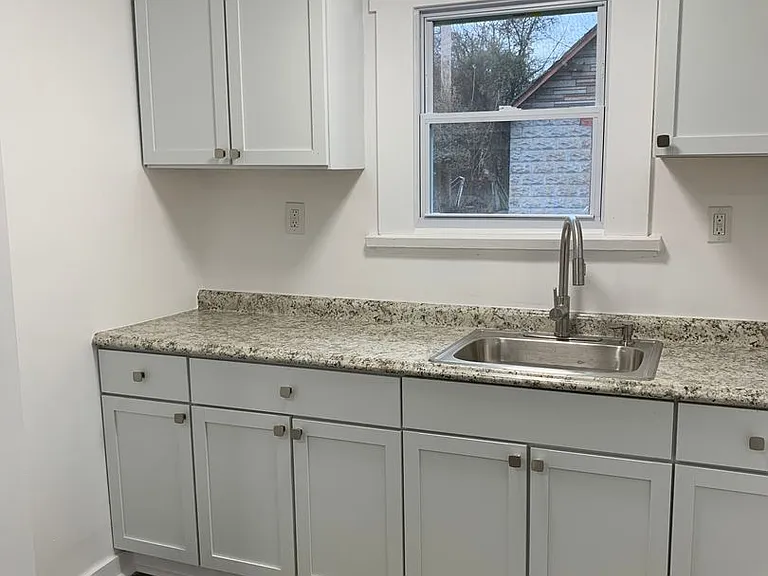 312 S 4th St #1 — Photo 13