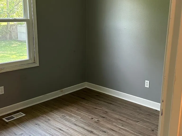 121 E Watrous Ave — Photo 8