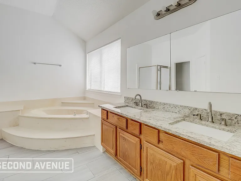 8802 Briarwood Dr — Photo 12