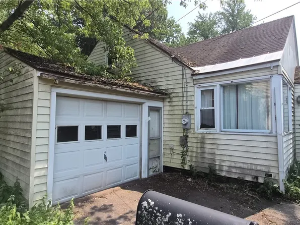 111 Herman Dr, North Syracuse, NY 13212