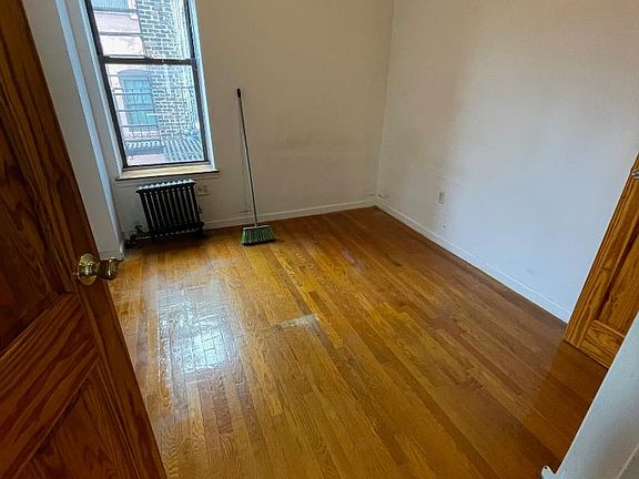 4th image of 1621 Lexington Ave APT 15