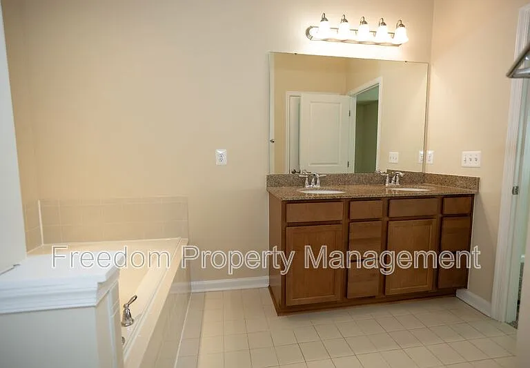 7408 Brunson Cir — Photo 36