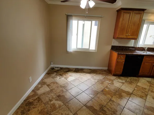 211 16th Pl APT 4, Costa Mesa, CA 92627