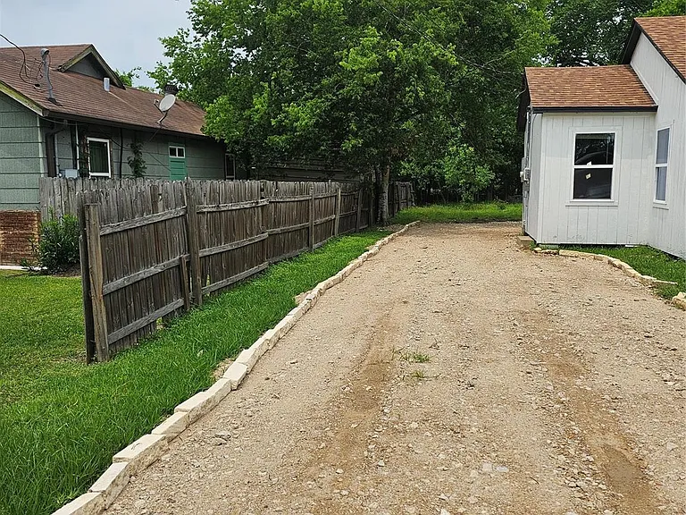 3009 Lincoln St — Photo 13