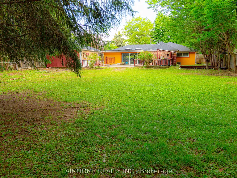 9890 Bayview Ave — Photo 16