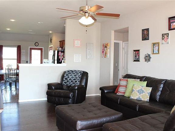 2nd image of 1441 Forest Dr