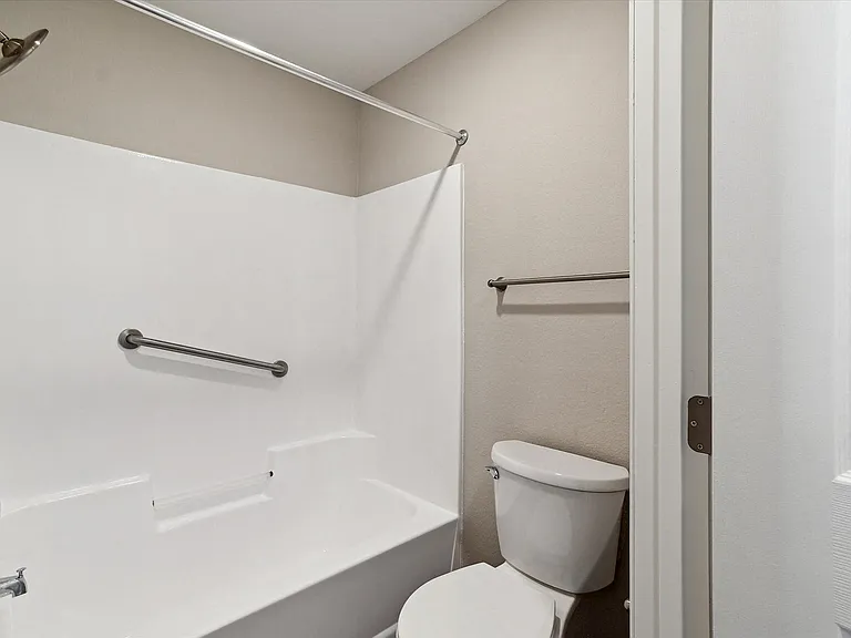Two Bedroom (Renovated) - 2 Bed / 2 Bath - 897 Sq.Ft.