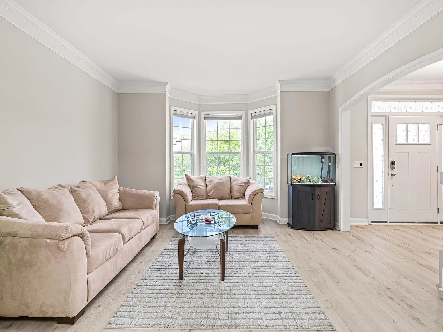 4 bed, 3040 sqft, $3,250 — Photo 3
