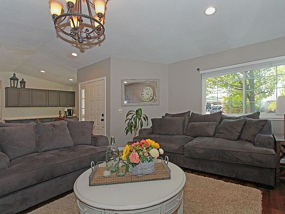 4th image of 629 Hanisch Dr