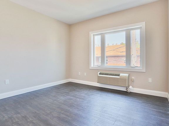 5th image of 3611 Park Ave #303