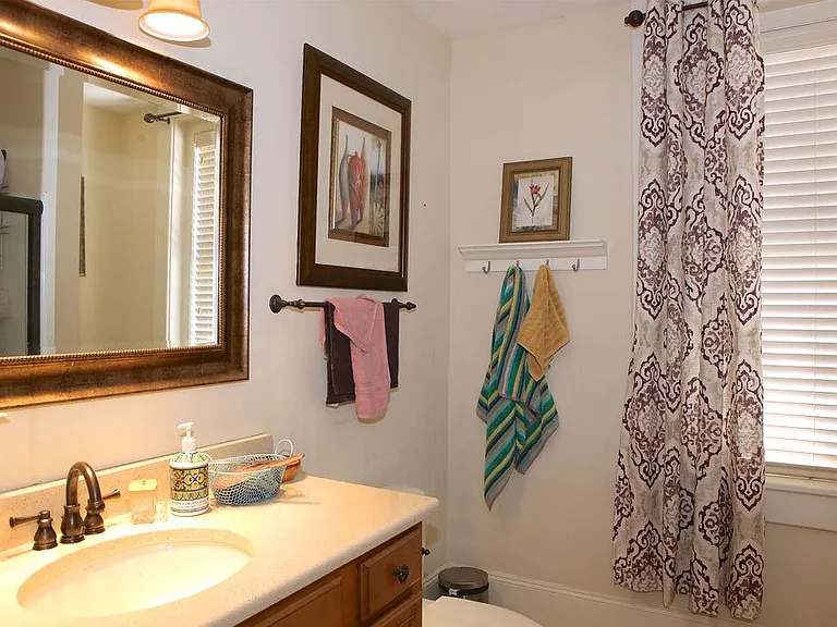 817 N Elm St #E — Photo 33