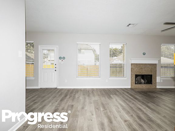 4th image of 993 Oak Lynn Dr