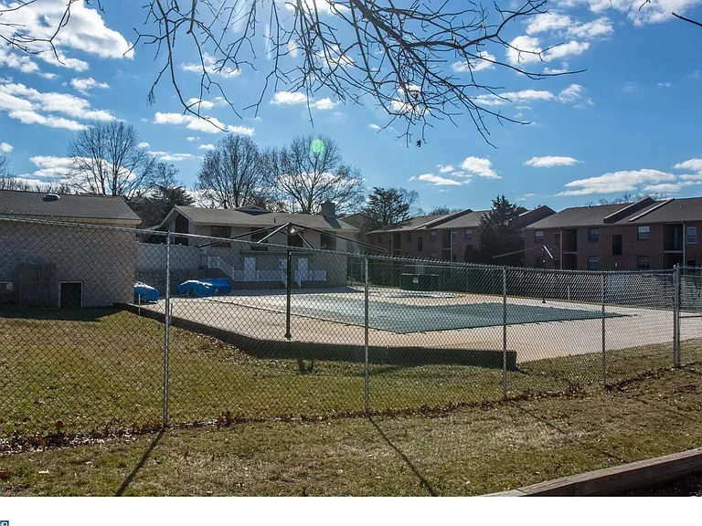 3301 Valley Dr — Photo 18