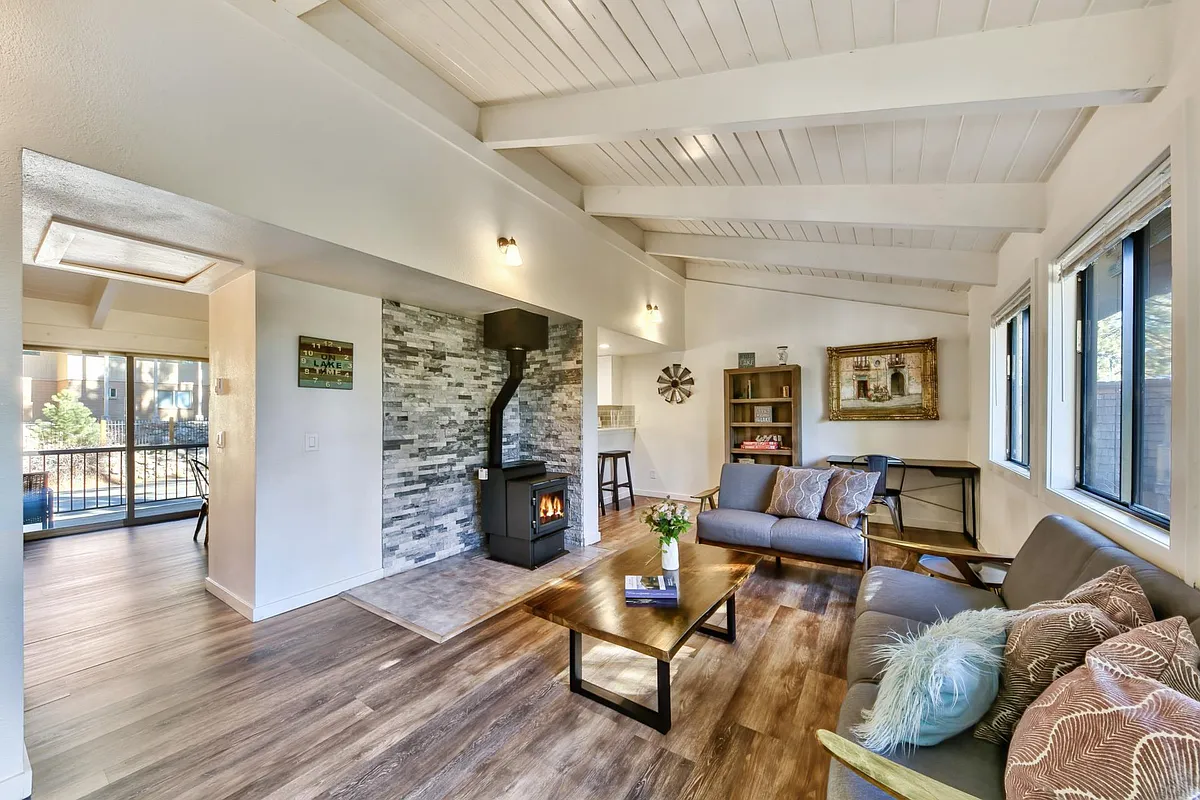 Building Photo - 835 Oriole Way #2