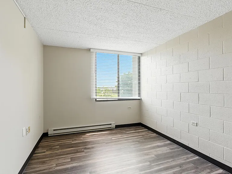 Colona House Senior Apartments - 62+ — Photo 15