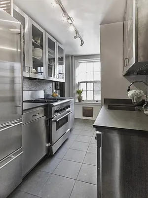 Sold by Sotheby's International Realty | media 14