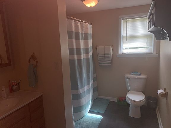5th image of 207 Beck St
