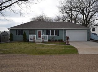 715 S 5th St, Oskaloosa, IA 52577