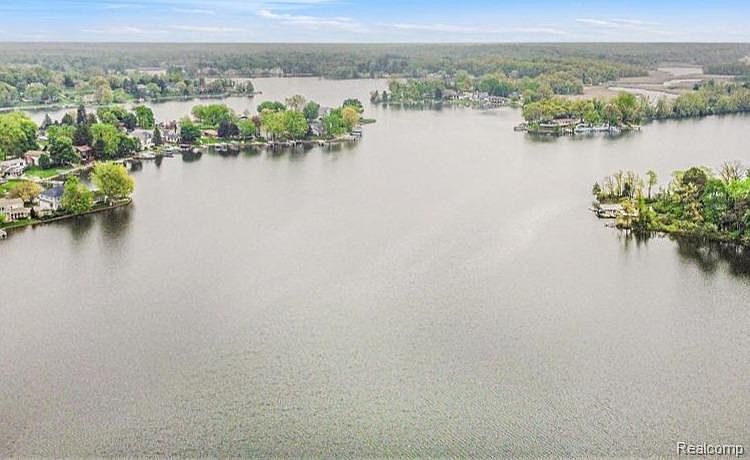 8461 Woodland Shore Dr, photo 20