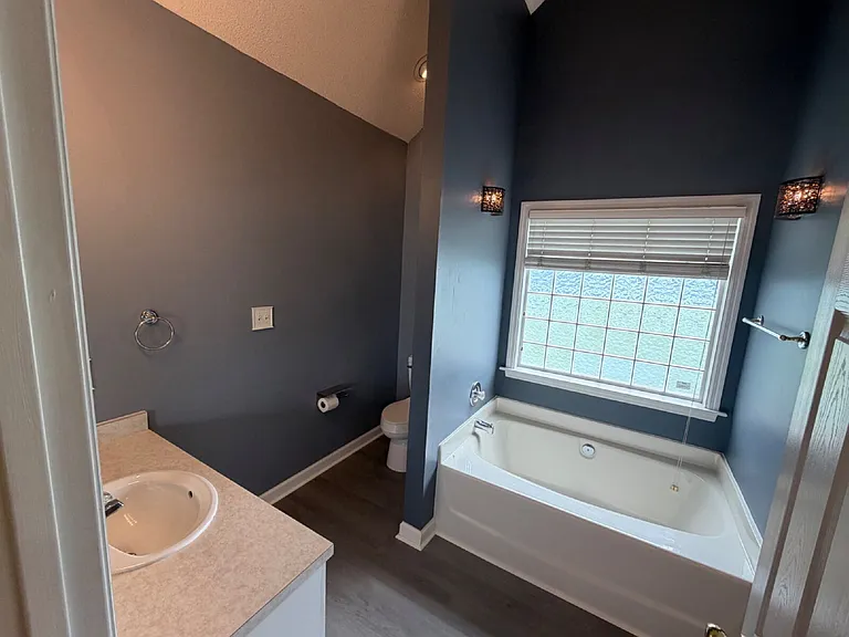 102 N Woodridge Dr — Photo 9