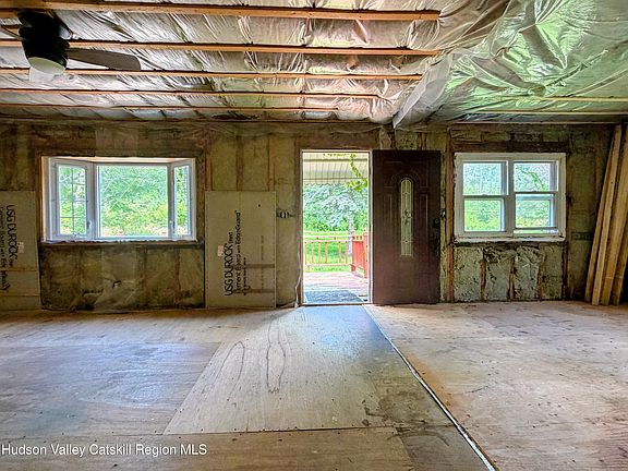4th image of 28 Green Acres Road