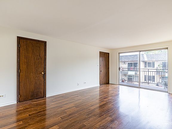 4th image of 1037 N Harlem Ave APT 3SB