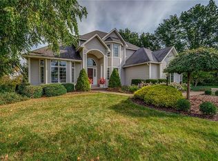 5864 Highcrest Cir, East Syracuse, NY 13057