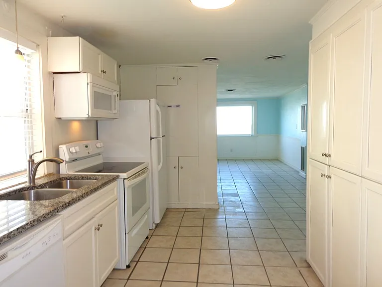 2020 E Ocean View Ave — Photo 15