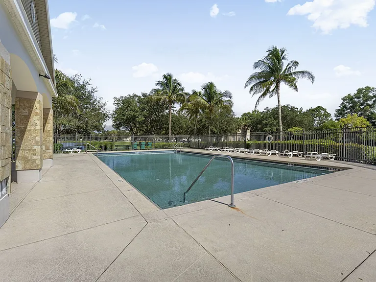 Mer Soleil Apartments — Photo 15