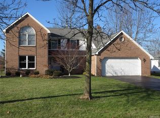 5300 Goodrich Rd, Clarence, NY 14031