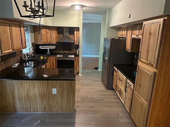 5th image of 375 Marcel Dr