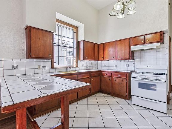 3rd image of 2613-15 Danneel St