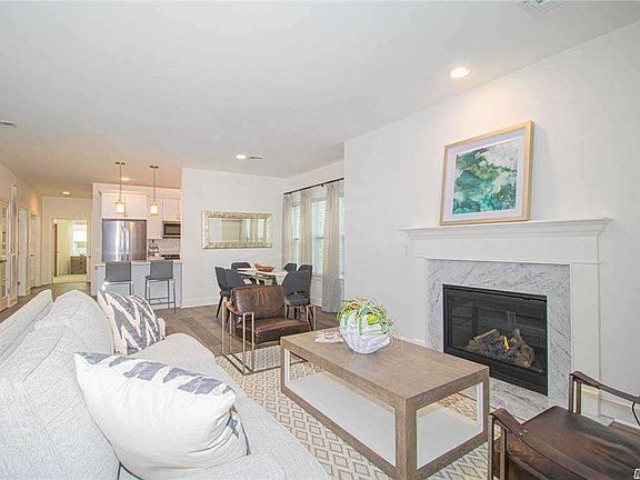 2nd image of 18 Bayard Ln