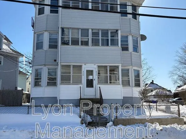 250 Sayles Ave Unit 2R, Pawtucket, RI 02860