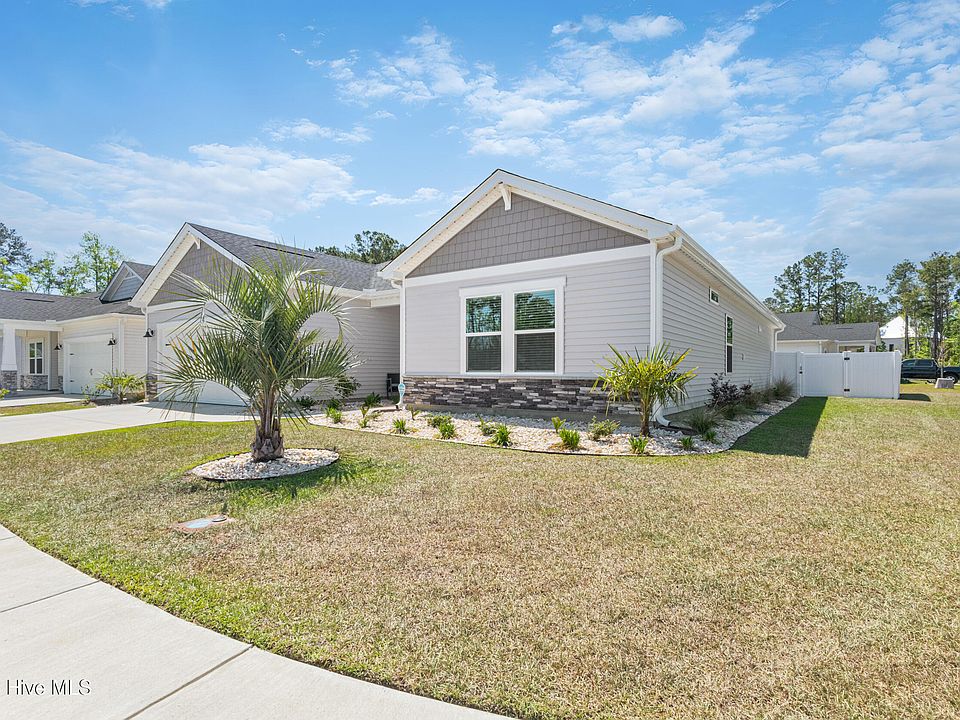 1st image of 653 NW Blackthorne Circle NW